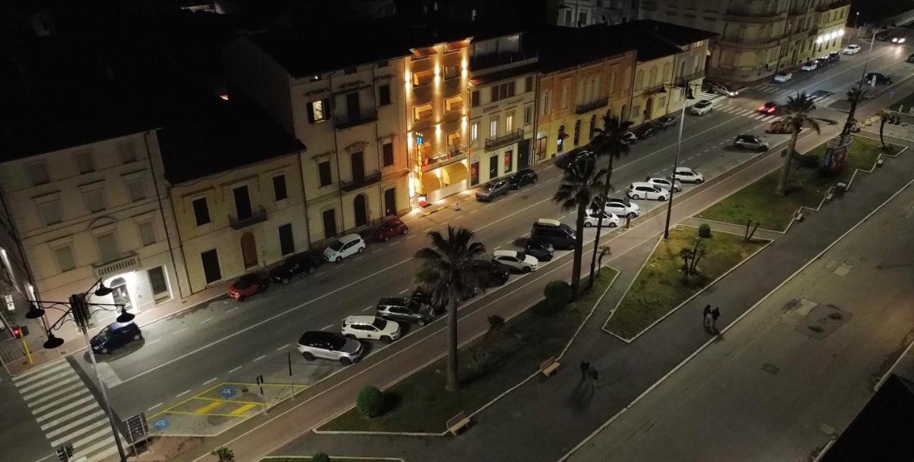 Hotel Pardini ヴィアレッジョ エクステリア 写真