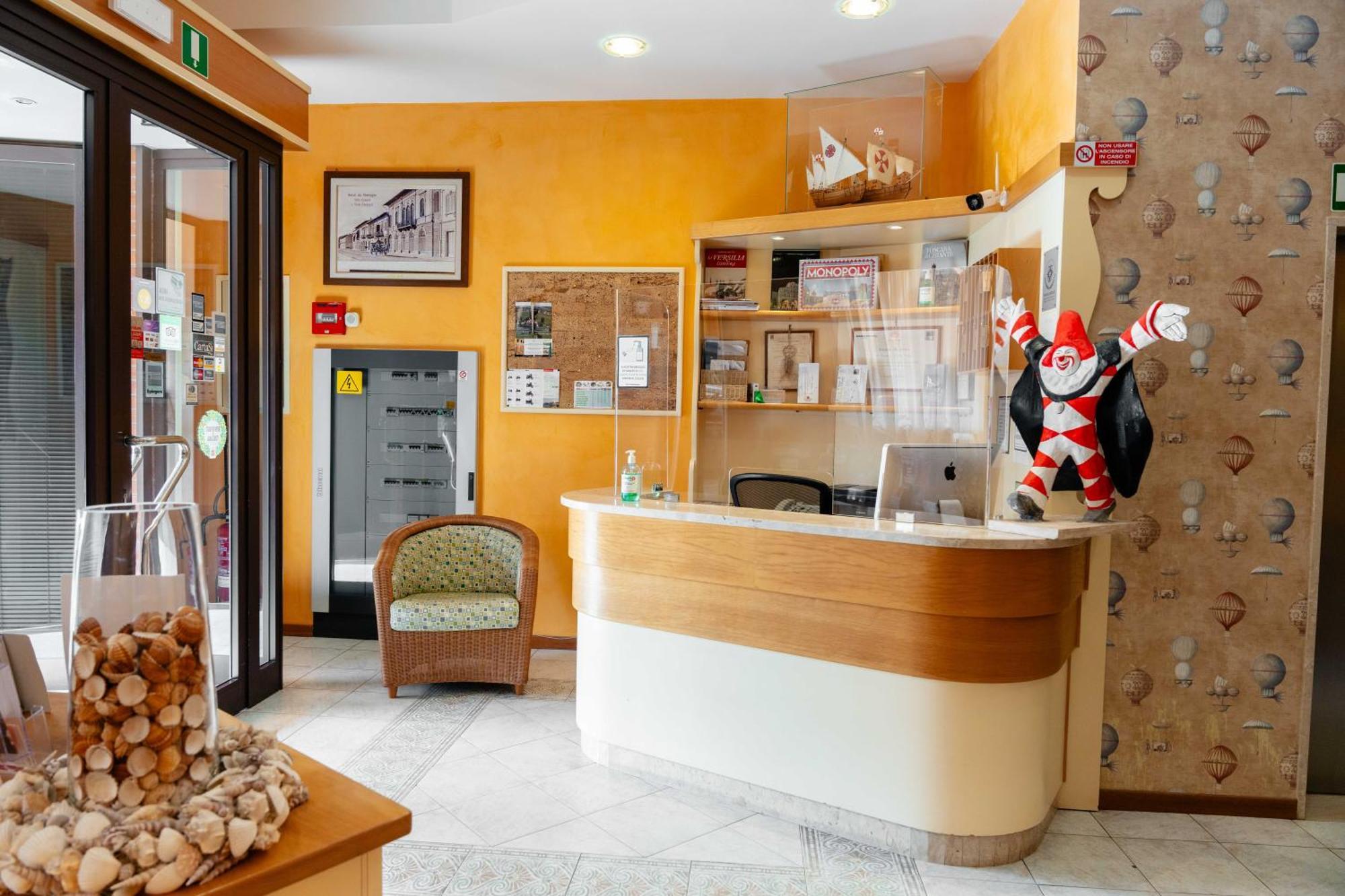 Hotel Pardini ヴィアレッジョ エクステリア 写真