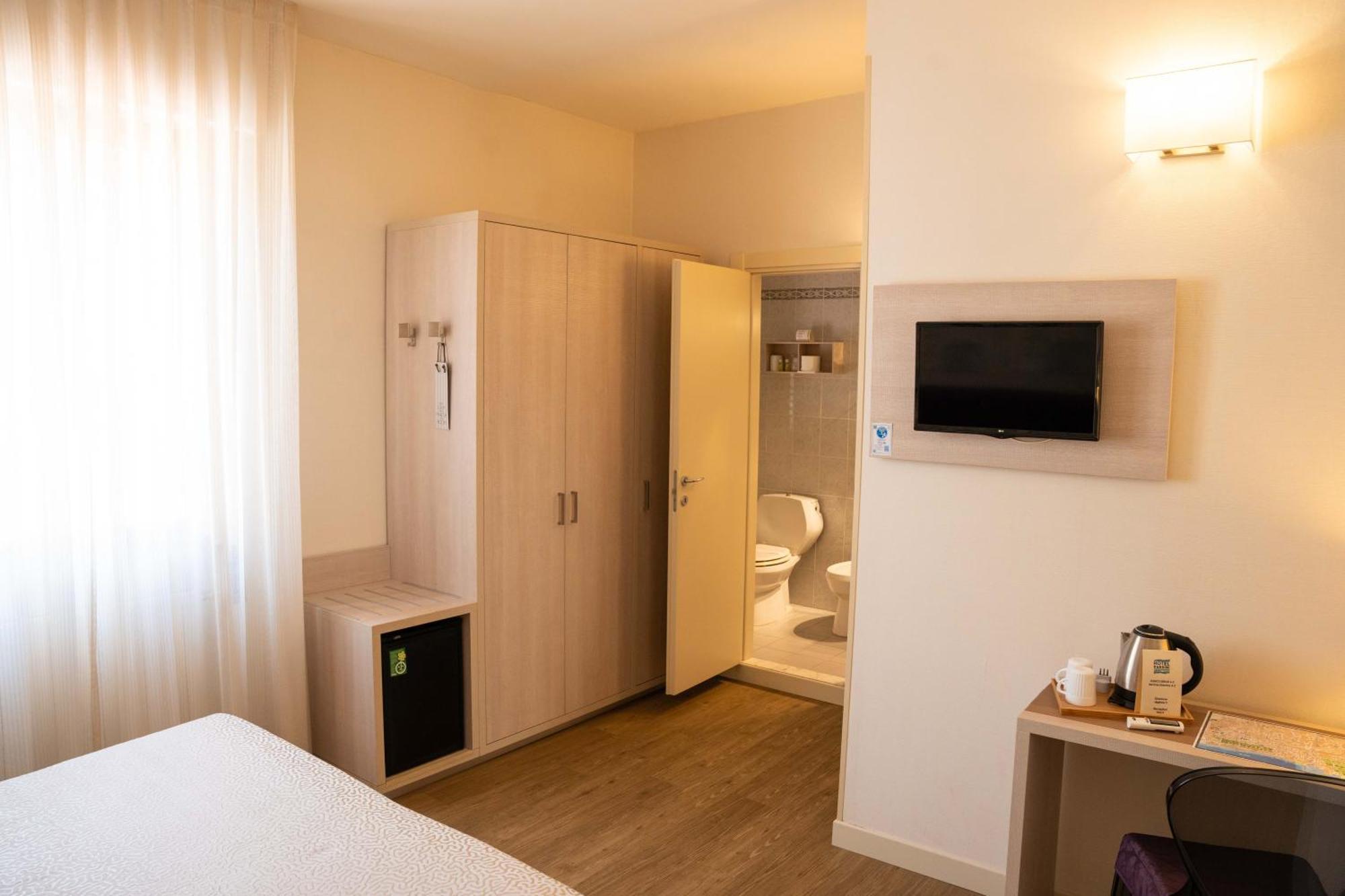 Hotel Pardini ヴィアレッジョ エクステリア 写真