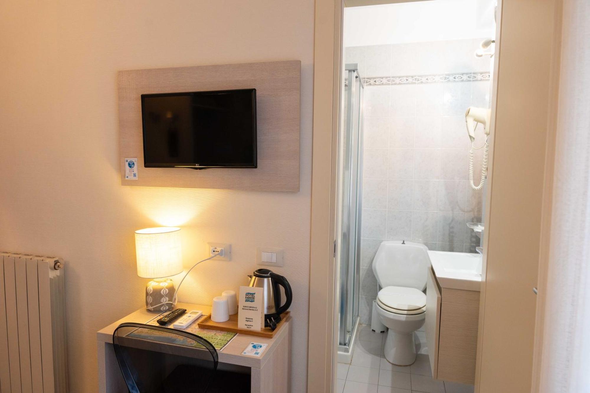 Hotel Pardini ヴィアレッジョ エクステリア 写真