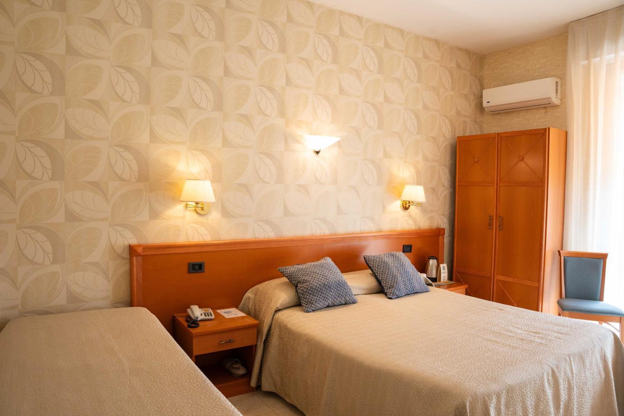Hotel Pardini ヴィアレッジョ エクステリア 写真
