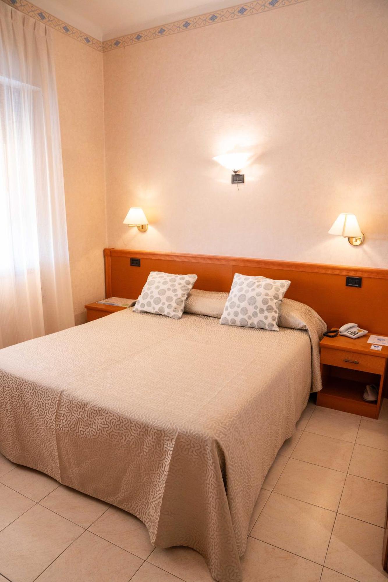 Hotel Pardini ヴィアレッジョ エクステリア 写真