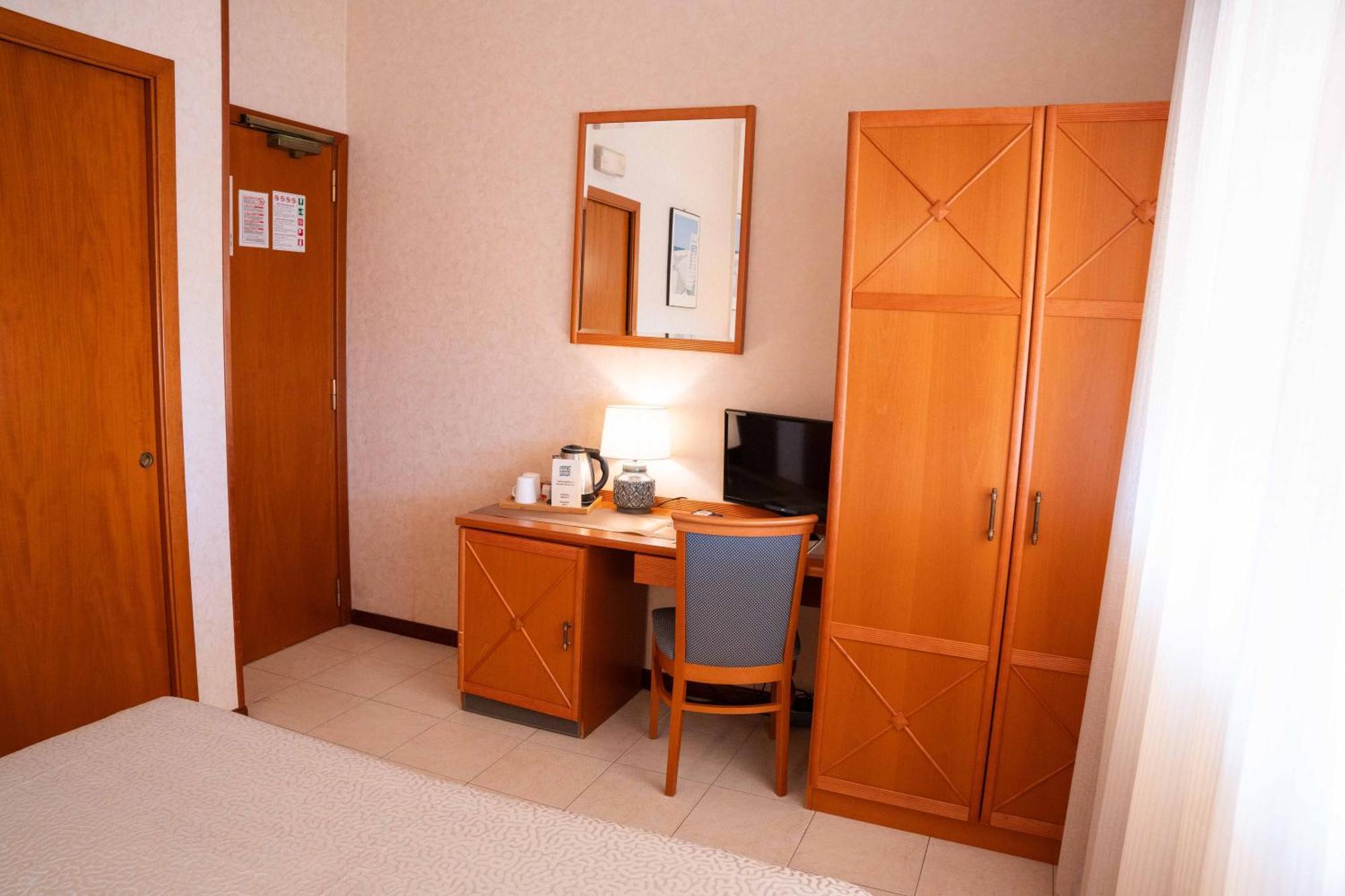 Hotel Pardini ヴィアレッジョ エクステリア 写真